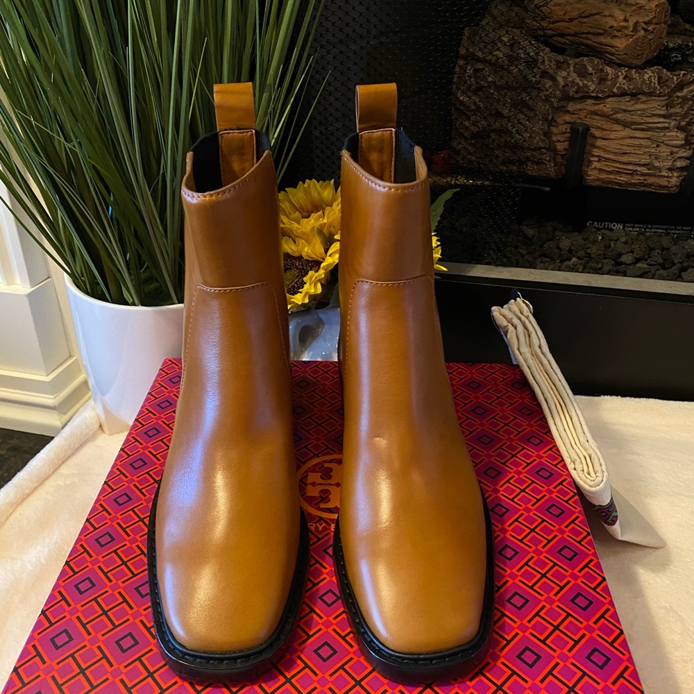 🎉NEW🎉TORY BURCH CHELSEA BOOT - Picture 2 of 8